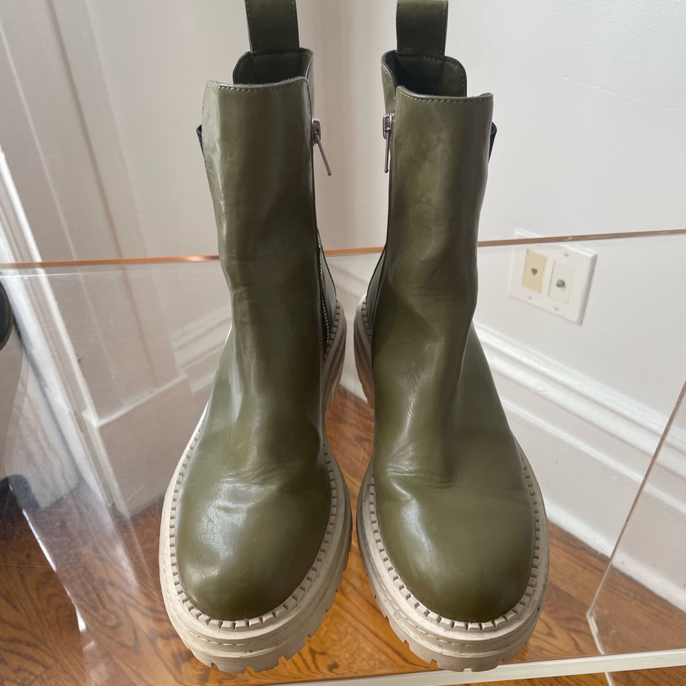 Moussy Chunky Sole Boots